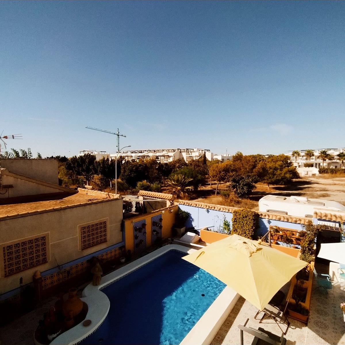 UNIK VILLA I ORIHUELA COSTA MED PRIVAT POOL, TRÄDGÅRD OCH UTEKÖK