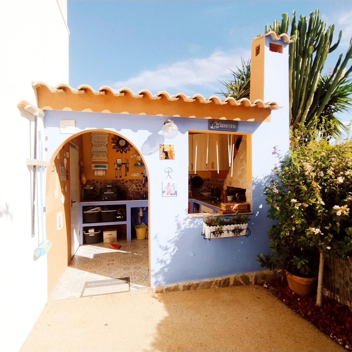 EINZIGARTIGE VILLA IN ORIHUELA COSTA MIT PRIVATEM POOL, GARTEN UND AUSSENKÜCHE