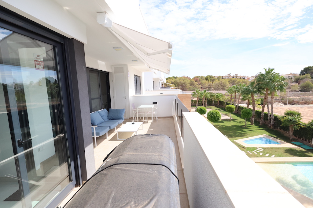 MODERN APARTMENT IN EXCLUSIVE RESIDENTIAL AMANECER 3 WITH LARGE TERRACE AND TWO PARKING SPACES