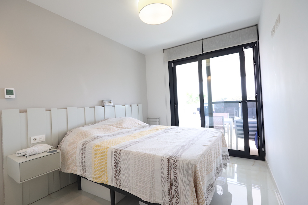 APARTAMENTO MODERNO EN RESIDENCIAL EXCLUSIVO AMANECER 3 CON AMPLIA TERRAZA Y DOS PLAZAS DE GARAJE