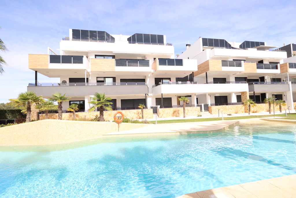 APPARTEMENT MODERNE DANS UN QUARTIER RÉSIDENTIEL EXCLUSIF AMANECER 3 AVEC GRANDE TERRASSE ET DEUX PLACES DE PARKING