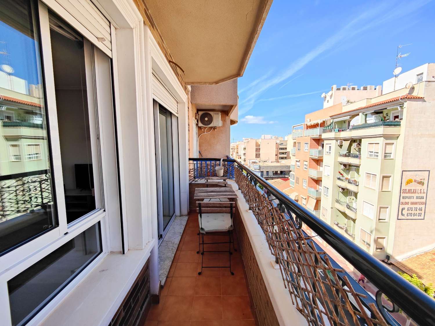 SPECTACULAIRE APPARTEMENT RÉNOVÉ DE 3 CHAMBRES AU CŒUR DE TORREVIEJA