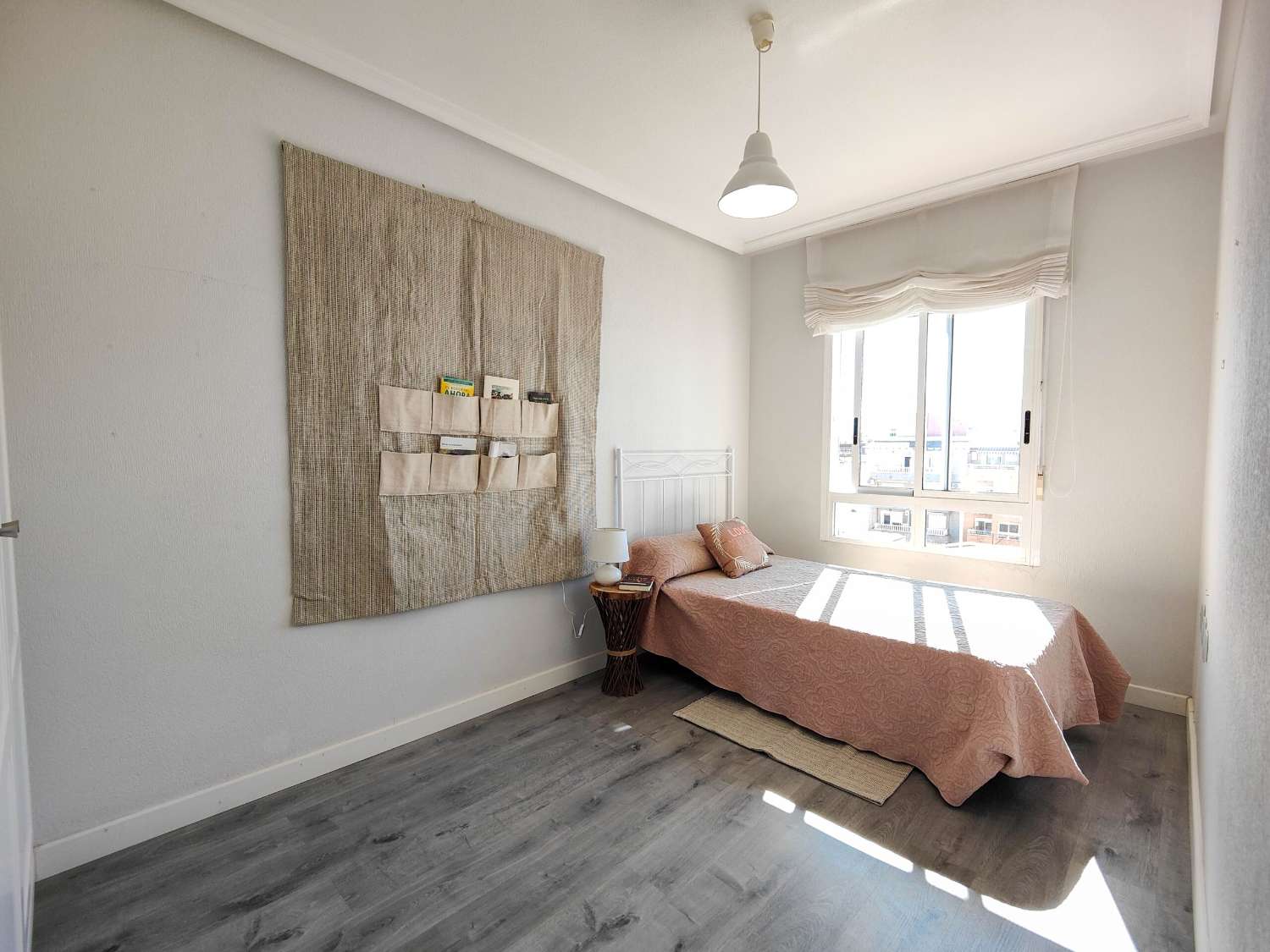 SPECTACULAIRE APPARTEMENT RÉNOVÉ DE 3 CHAMBRES AU CŒUR DE TORREVIEJA