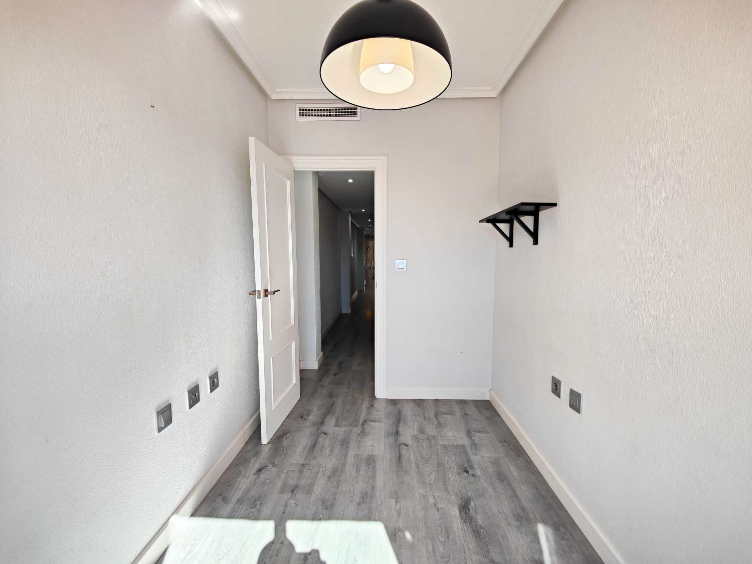 ESPECTACULAR APARTAMENTO REFORMADO DE 3 DORMITORIOS EN PLENO CENTRO DE TORREVIEJA