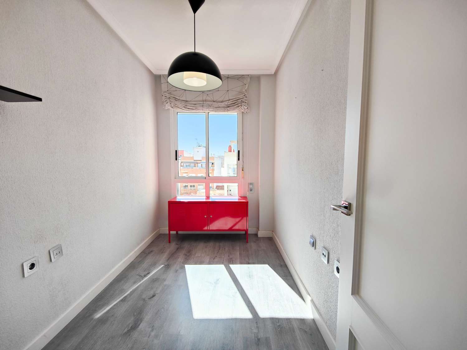 ESPECTACULAR APARTAMENTO REFORMADO DE 3 DORMITORIOS EN PLENO CENTRO DE TORREVIEJA