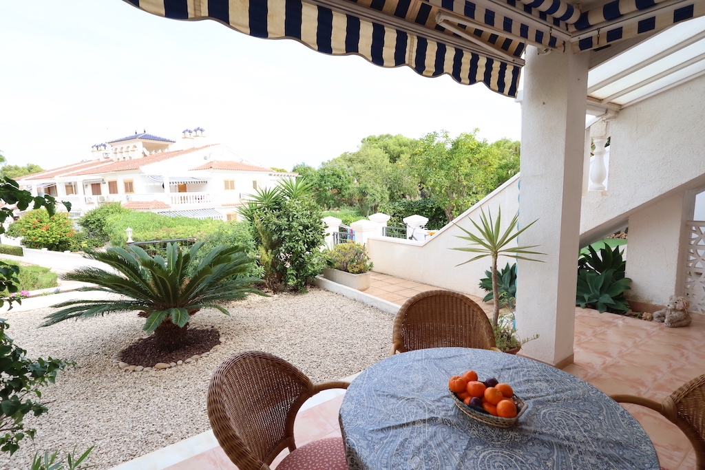 ESCLUSIVO BUNGALOW AL PIANO TERRA A 300 METRI DAL MARE CON GIARDINO PRIVATO E PISCINA