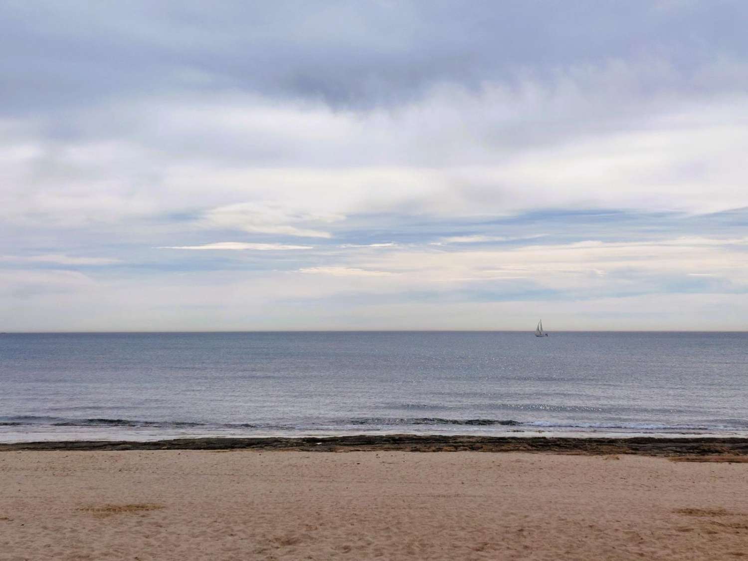 EXCLUSIVA OPORTUNIDAD EN 1ª LÍNEA DE LA PLAYA DE LOS LOCOS: DOS APARTAMENTOS CON VISTAS AL MAR, LICENCIA TURÍSTICA Y PISCINA