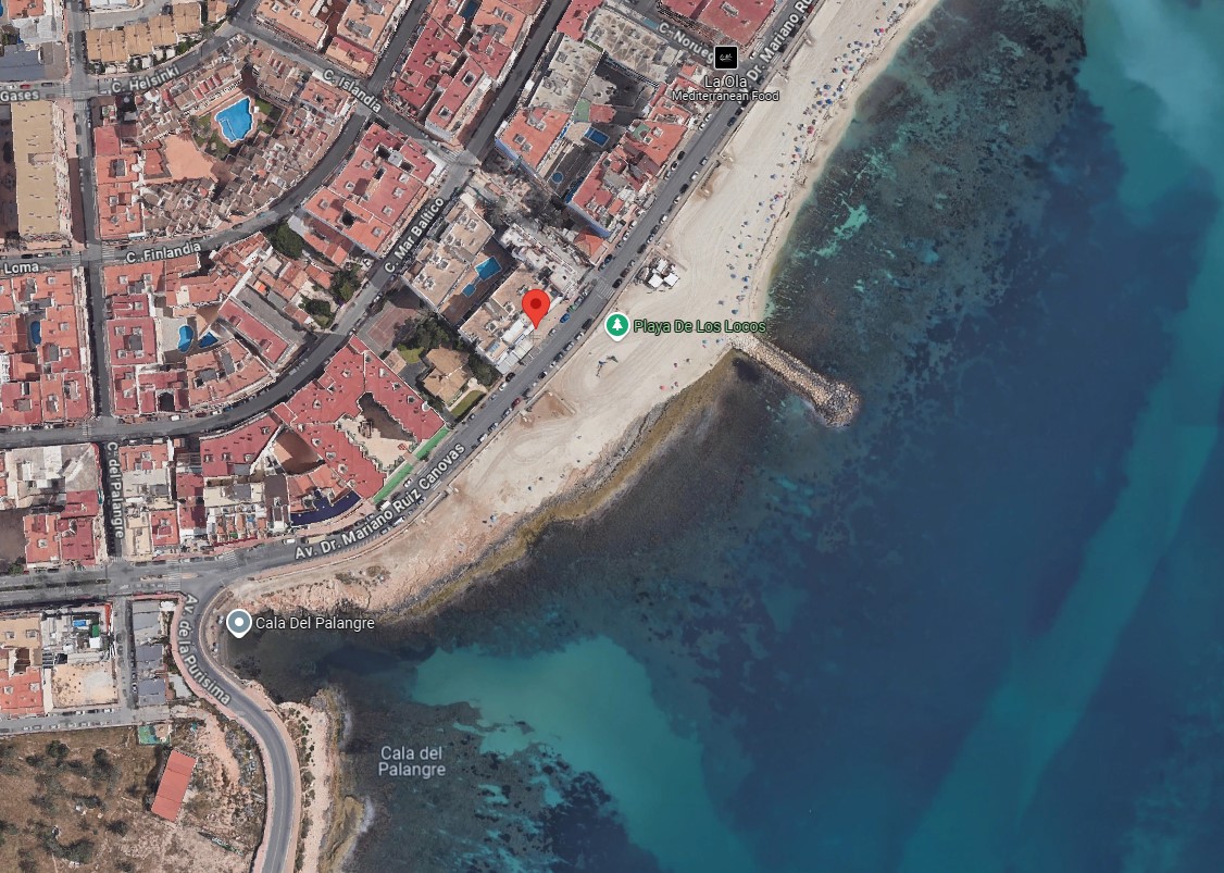 EXCLUSIVA OPORTUNIDAD EN 1ª LÍNEA DE LA PLAYA DE LOS LOCOS: DOS APARTAMENTOS CON VISTAS AL MAR, LICENCIA TURÍSTICA Y PISCINA