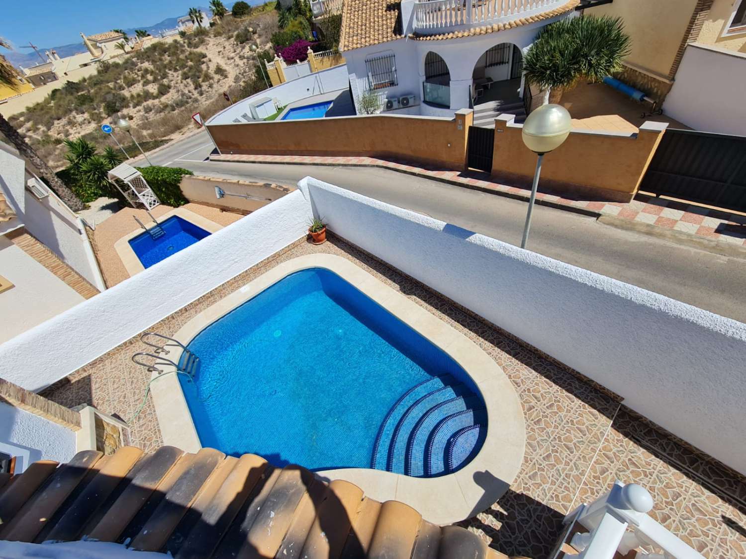 SPEKTAKULÆR FRITLIGGENDE VILLA MED PRIVAT POOL OG STORT SOLARIUM I BELLAVISTA MODEL I GRAN ALACANT