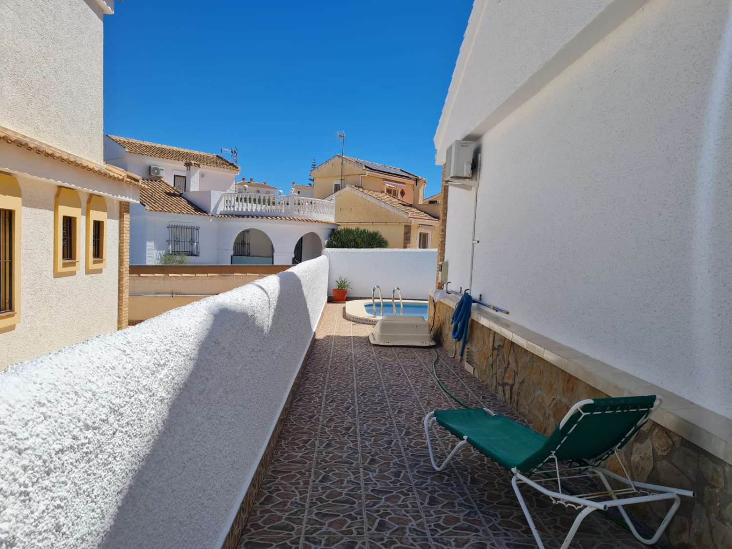 SPECTACULAIRE VILLA INDIVIDUELLE AVEC PISCINE PRIVÉE ET GRAND SOLARIUM À BELLAVISTA MODÈLE À GRAN ALACANT