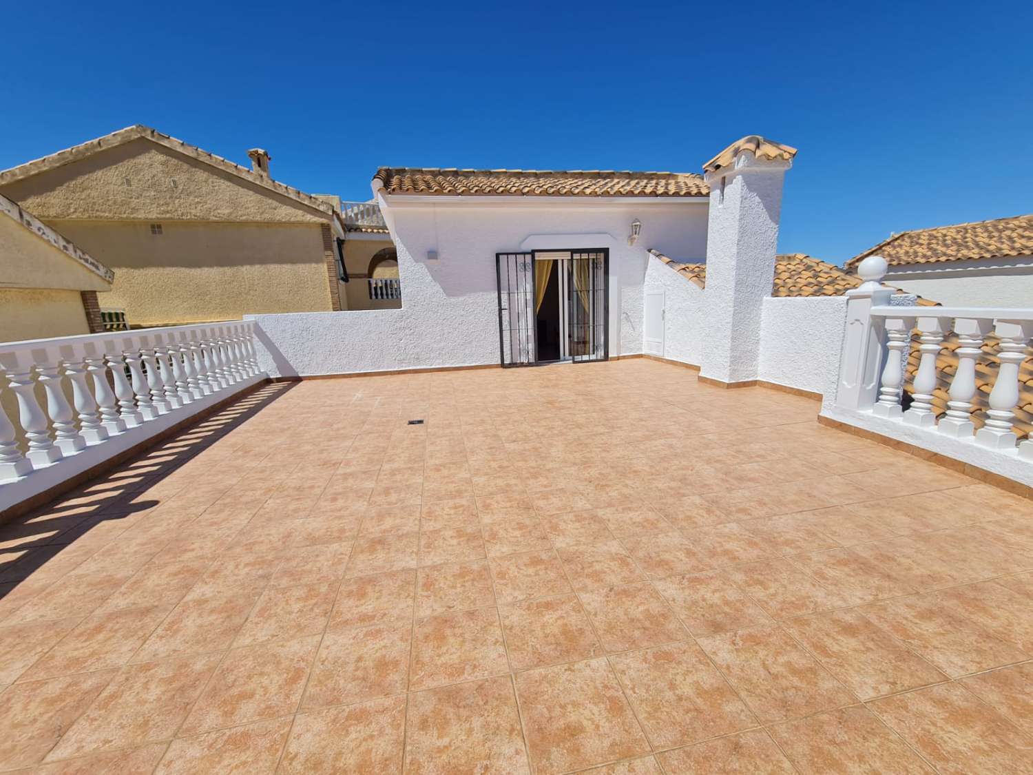 SPECTACULAIRE VILLA INDIVIDUELLE AVEC PISCINE PRIVÉE ET GRAND SOLARIUM À BELLAVISTA MODÈLE À GRAN ALACANT