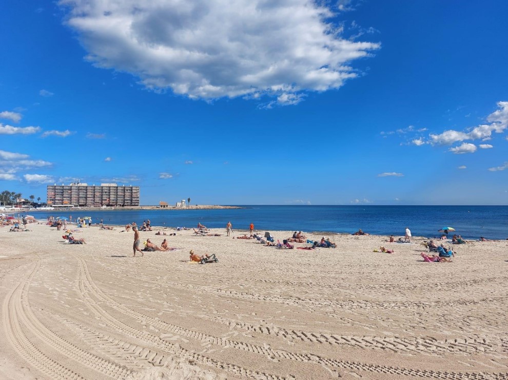 ESPECTACULAR APARTAMENTO EN PLANTA BAJA CON TERRAZA Y GARAJE FRENTE AL MAR EN PLAYA DE LOS LOCOS