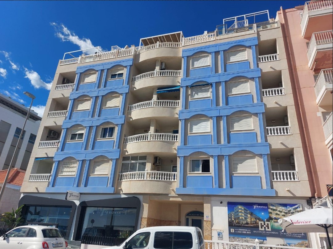 SPECTACULAIR APPARTEMENT OP DE BEGANE GROND MET TERRAS EN GARAGE MET UITZICHT OP ZEE IN PLAYA DE LOS LOCOS