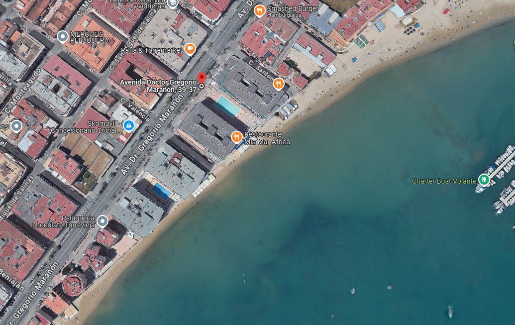 MAGNÍFICA VIVIENDA EN PRIMERA LÍNEA DE PLAYA CON TERRAZA Y GARAJE PRIVADO