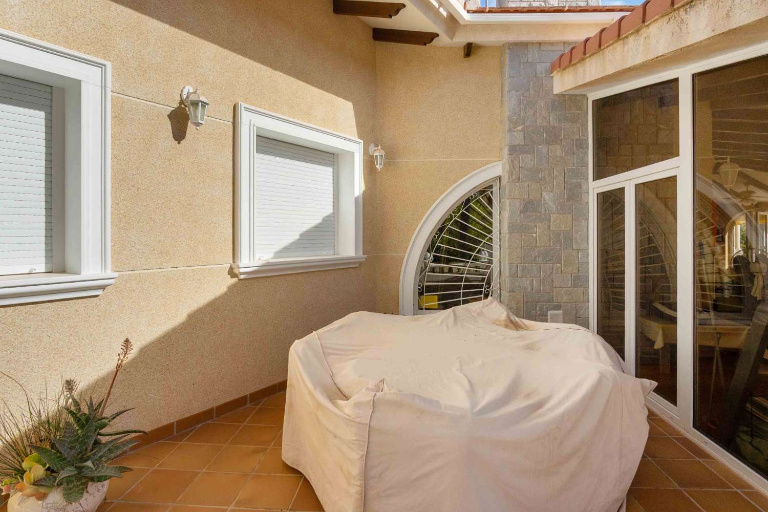 EXKLUSIVE LUXUSVILLA IN CABO ROIG MIT PRIVATEM GARTEN UND SÜDAUSRICHTUNG