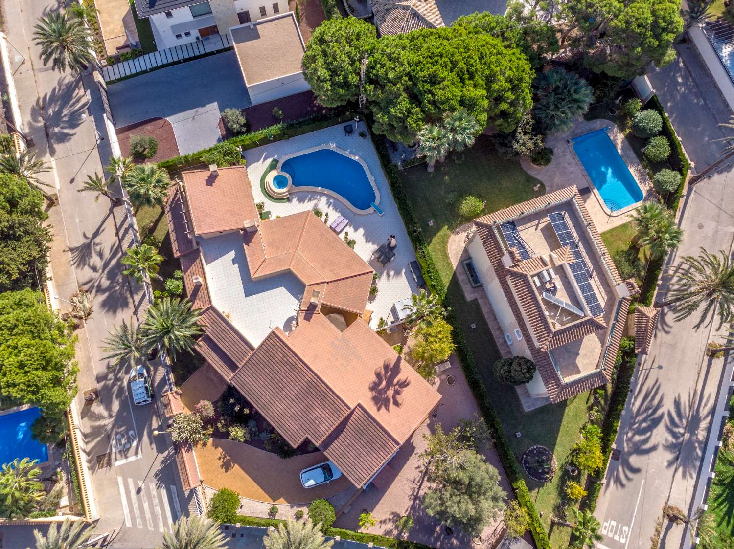 EXKLUSIVE LUXUSVILLA IN CABO ROIG MIT PRIVATEM GARTEN UND SÜDAUSRICHTUNG