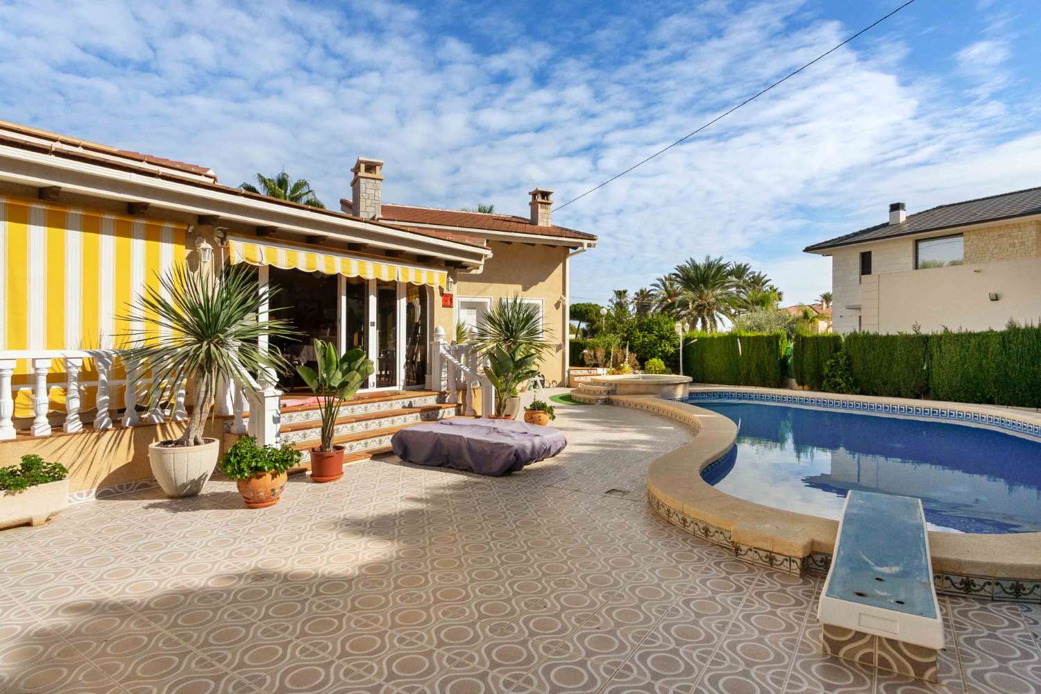 VILLA DE LUXE EXCLUSIVE À CABO ROIG AVEC JARDIN PRIVÉ ET ORIENTATION SUD