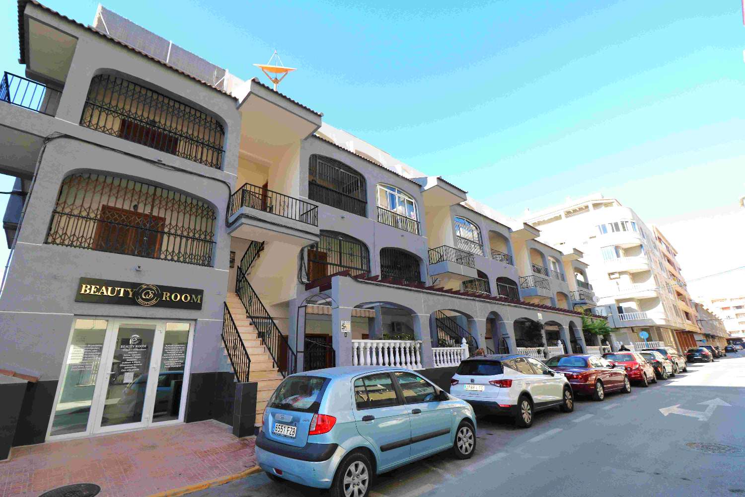 APARTMENT FOR SALE IN TORREVIEJA, ACEQUIÓN AREA, 200 METERS FROM THE BEACH