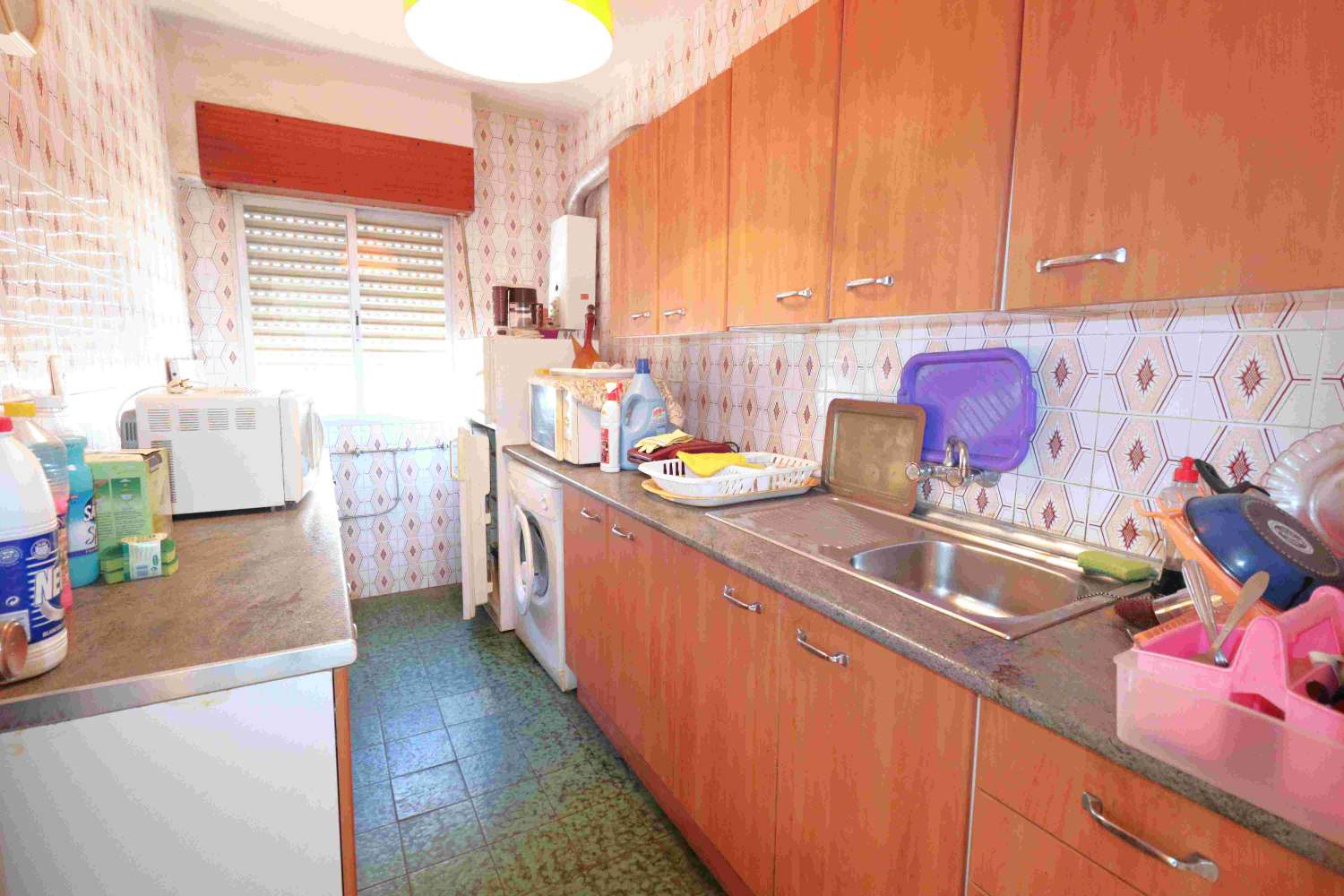 "RUIM APPARTEMENT IN TORREVIEJA: SLECHTS 200 METER VAN HET STRAND!"