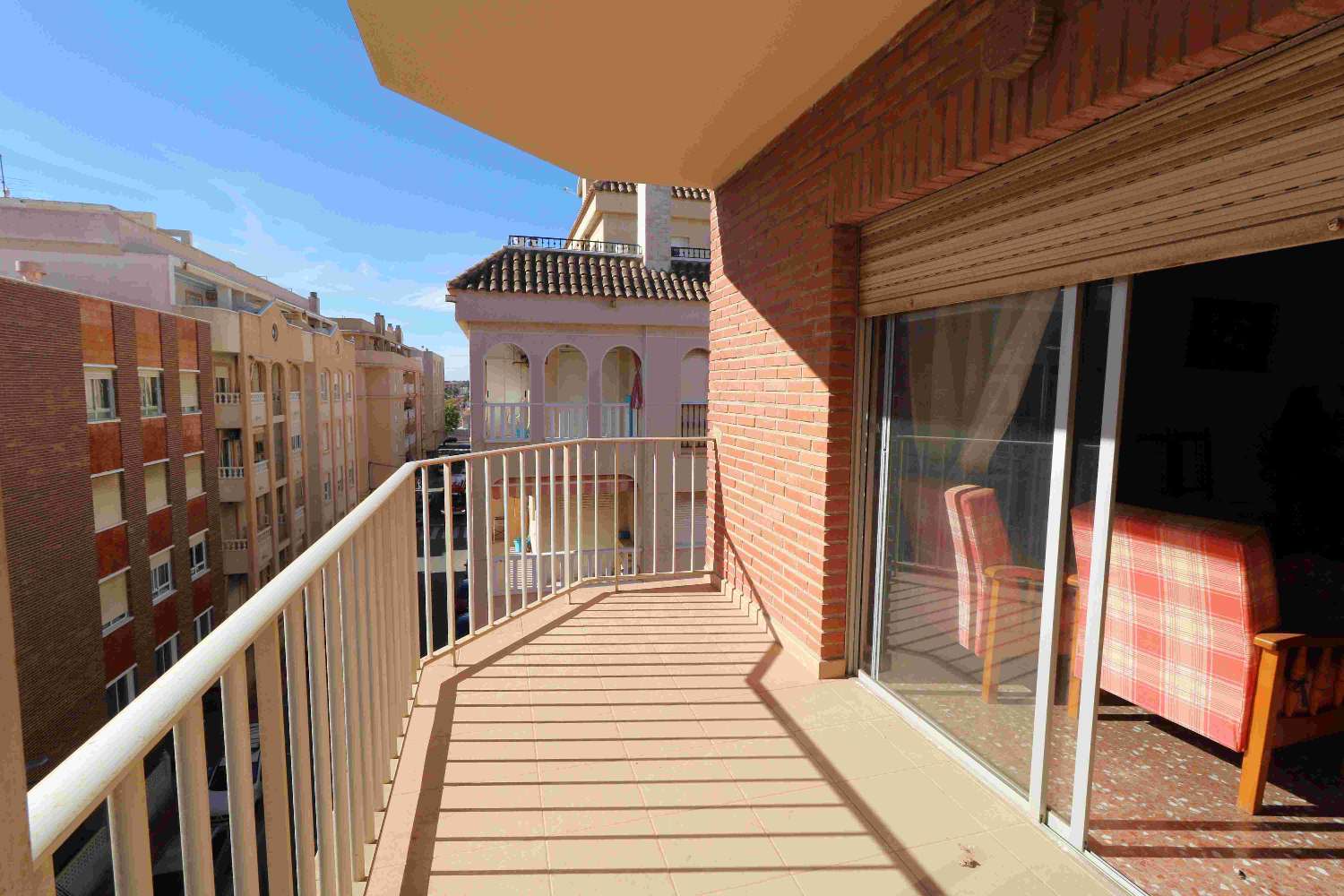 "SPACIOUS APARTMENT IN TORREVIEJA: ONLY 200 METERS FROM THE BEACH!"