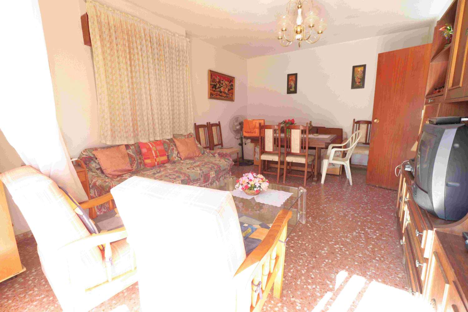 "SPACIOUS APARTMENT IN TORREVIEJA: ONLY 200 METERS FROM THE BEACH!"