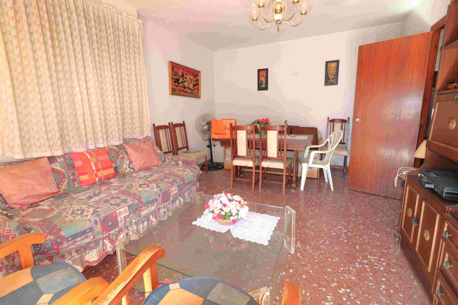 "SPACIOUS APARTMENT IN TORREVIEJA: ONLY 200 METERS FROM THE BEACH!"