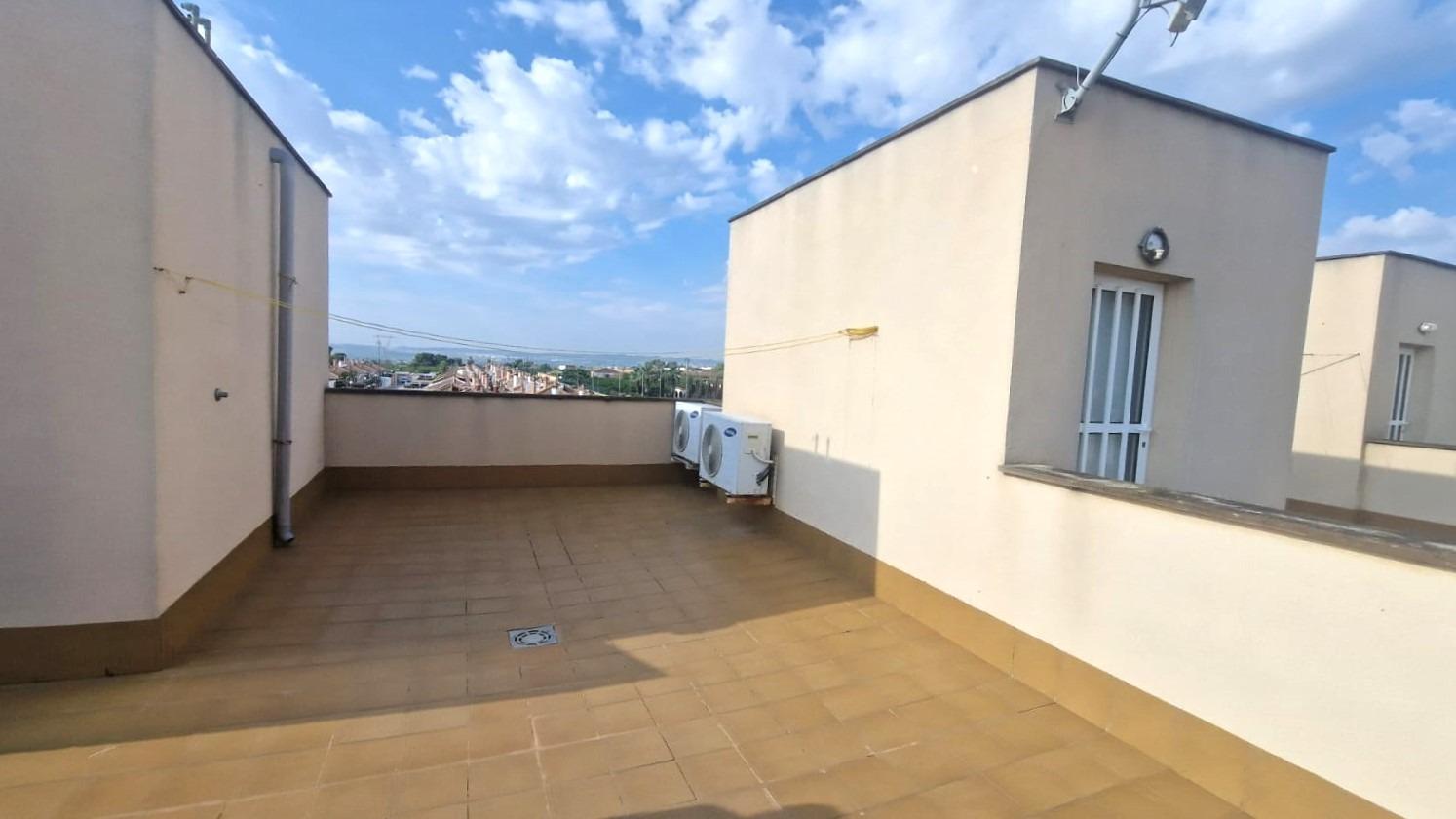 SPACIOUS DUPLEX, 3 BEDROOMS, 2 BATHROOMS, SOLARIUM, GARAGE, POOL, IN LOS MONTESINOS