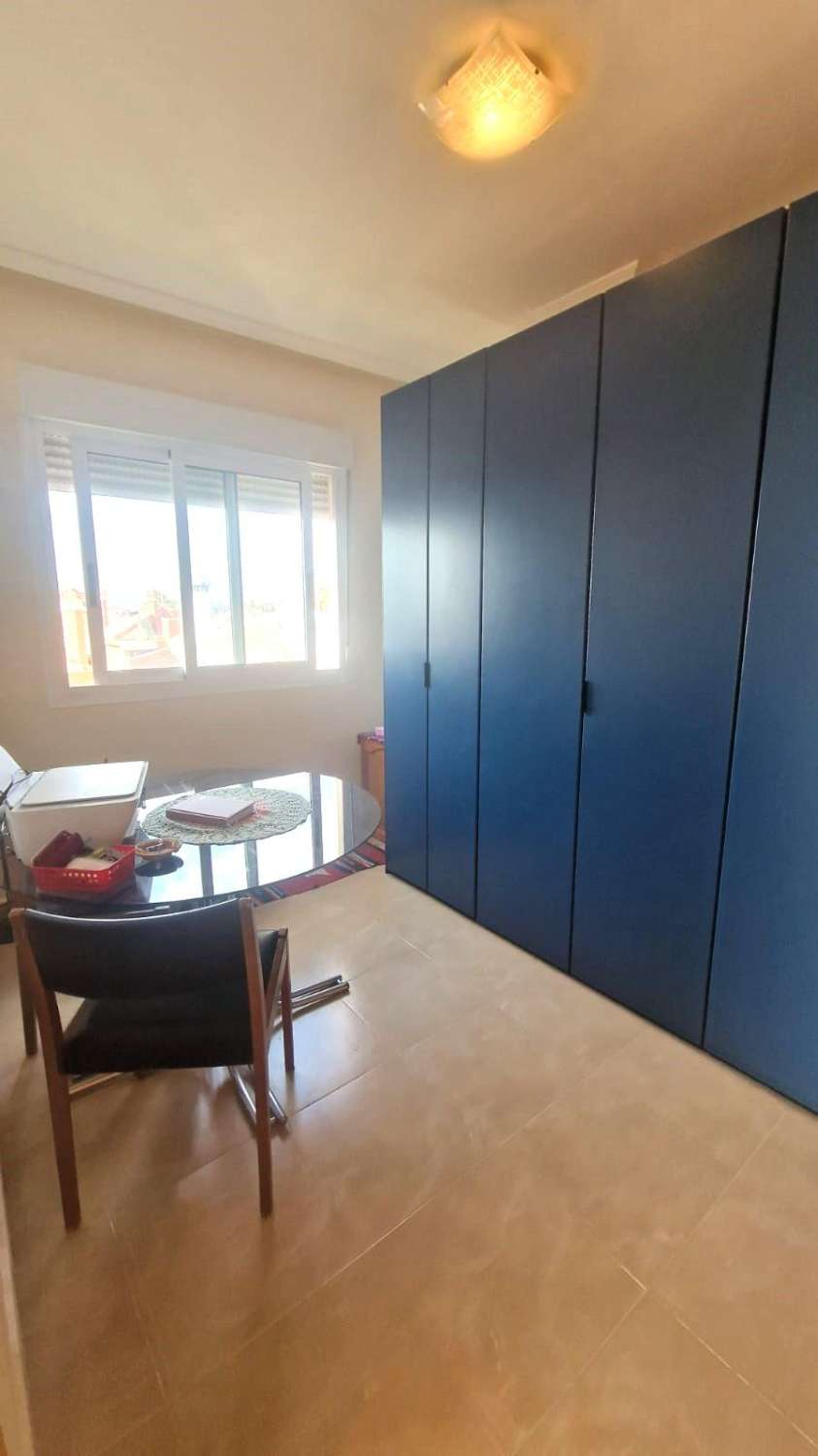 RUIME DUPLEX, 3 SLAAPKAMERS, 2 BADKAMERS, SOLARIUM, GARAGE, ZWEMBAD, IN LOS MONTESINOS