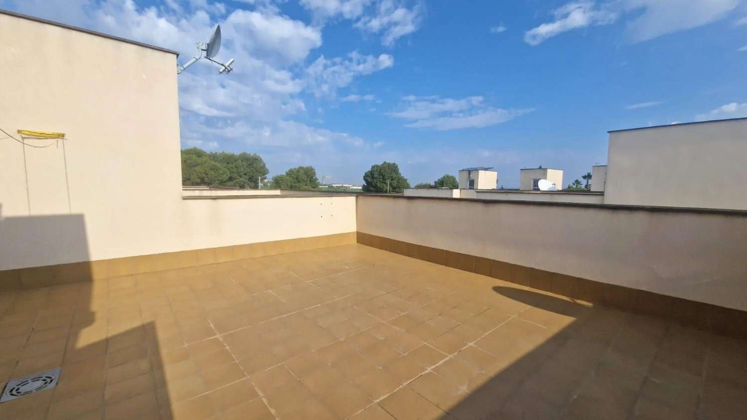 DUPLEX SPACIEUX, 3 CHAMBRES, 2 SALLES DE BAINS, SOLARIUM, GARAGE, PISCINE, À LOS MONTESINOS