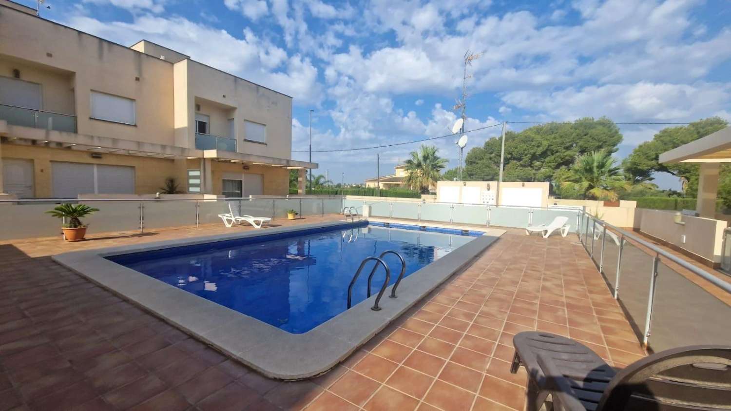 SPACIOUS DUPLEX, 3 BEDROOMS, 2 BATHROOMS, SOLARIUM, GARAGE, POOL, IN LOS MONTESINOS