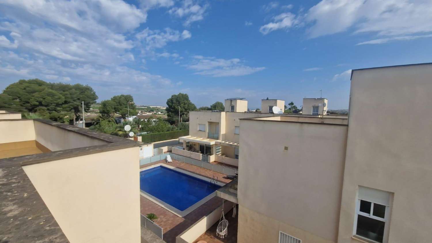 SPACIOUS DUPLEX, 3 BEDROOMS, 2 BATHROOMS, SOLARIUM, GARAGE, POOL, IN LOS MONTESINOS