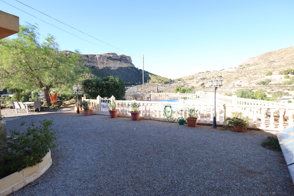 SPETTACOLARE CASA DI CAMPAGNA A CREVILLENTE: NATURA, PRIVACY E VISTA PANORAMICA