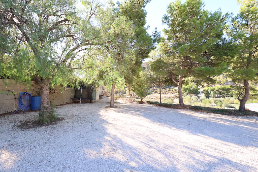 SPETTACOLARE CASA DI CAMPAGNA A CREVILLENTE: NATURA, PRIVACY E VISTA PANORAMICA