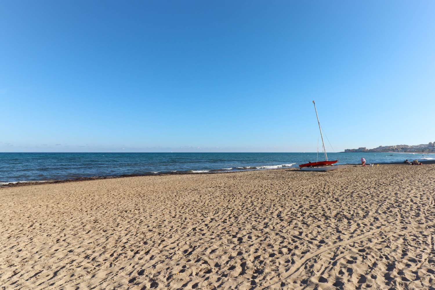 APARTAMENTO REFORMADO DE 2 DORMITORIOS A 100 METROS DE LA PLAYA EN LA MATA,