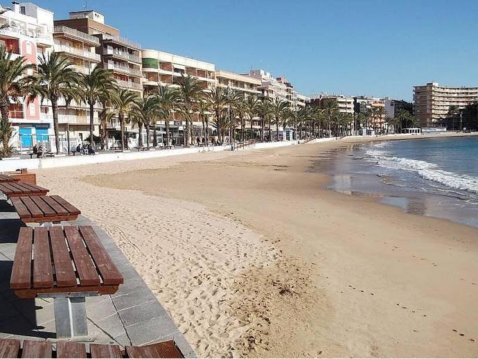 GEMÜTLICHE WOHNUNG MIT TERRASSE UND SÜDAUSRICHTUNG, NUR WENIGE SCHRITTE VOM STRAND ENTFERNT