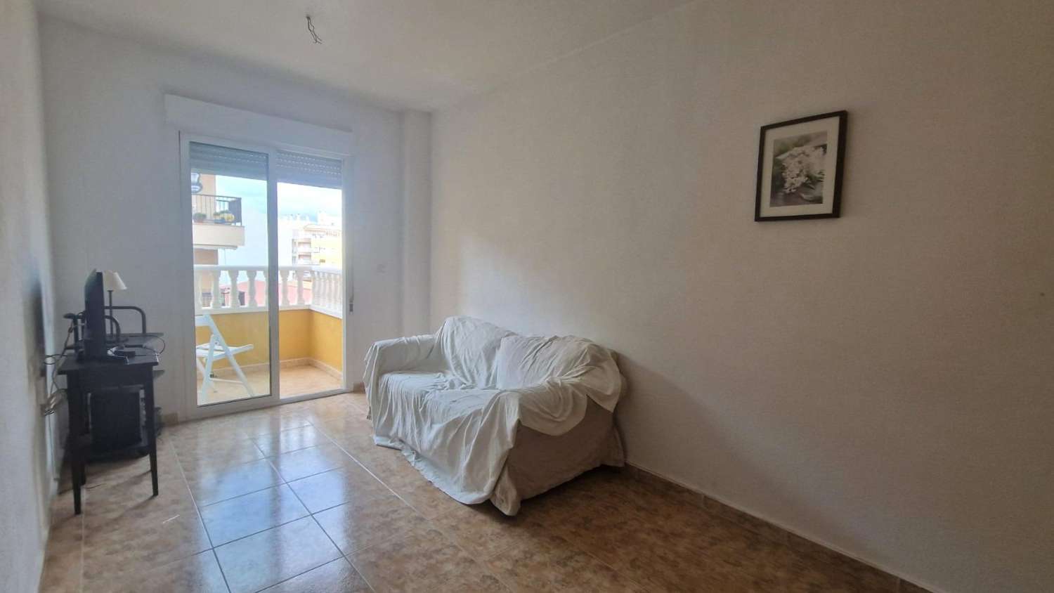 APARTAMENTO A PASOS DEL MAR CON TERRAZA Y VISTA LATERAL A LA PLAYA