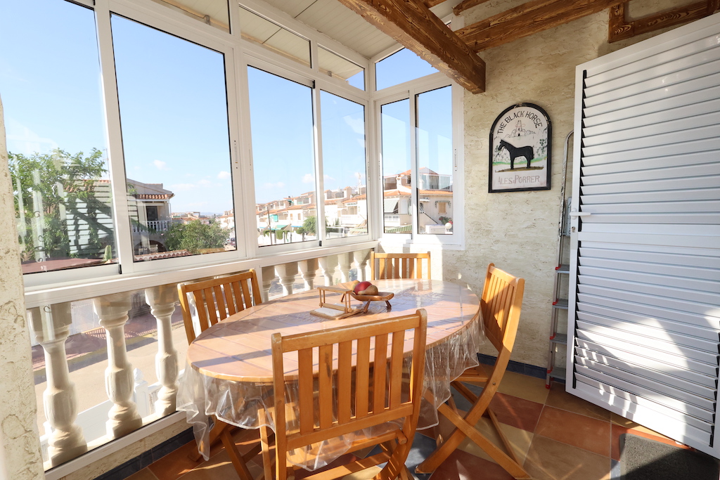 ESPECTACULAR BUNGALOW EN PLANTA ALTA CON SOLÁRIUM, JACUZZI Y VISTAS AL MAR EN GUARDAMAR DEL SEGURA