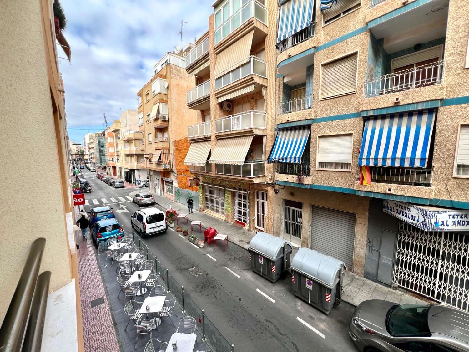 AMPLIO APARTAMENTO DE 90M² EN EL CENTRO DE TORREVIEJA, A 500M DEL PASEO JUAN APARICIO