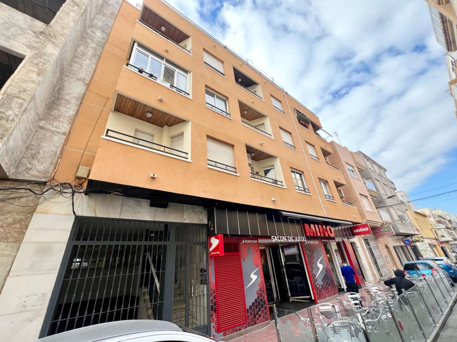 AMPLIO APARTAMENTO DE 90M² EN EL CENTRO DE TORREVIEJA, A 500M DEL PASEO JUAN APARICIO