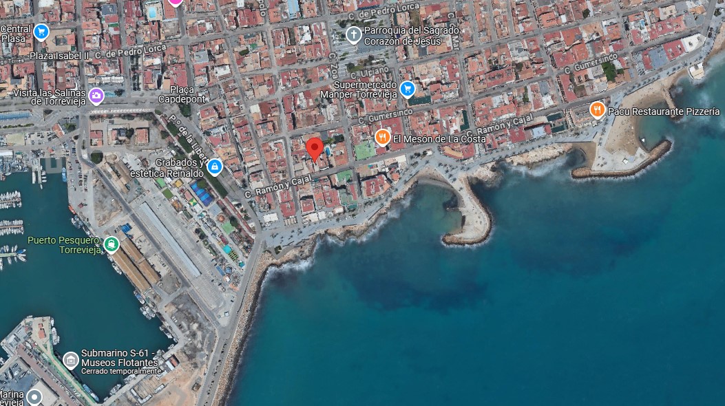 位于 TORREVIEJA 中心，毗邻 PASEO VISTALEGRE 的 PUB AND HOUSE LICENSE，拥有 PUB AND HOUSE LICENSE 商业场所