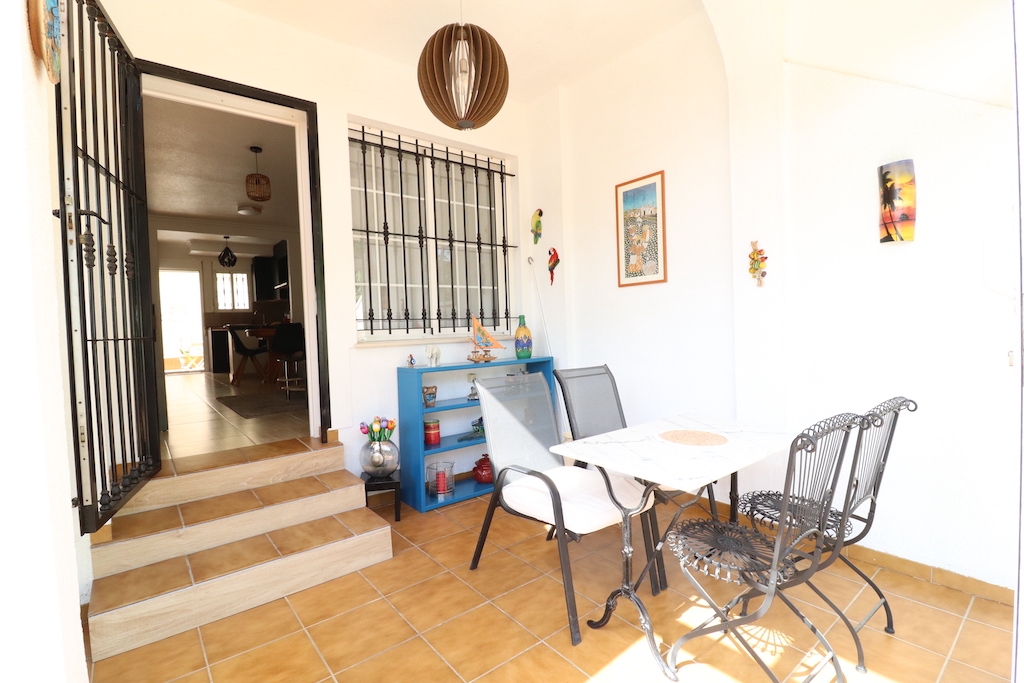 MAISON DE VILLE À TORRE DE LA HORADADA À 400 MÈTRES DE LA PLAGE AVEC TERRAIN, SOLARIUM ET POSSIBILITÉ DE PISCINE