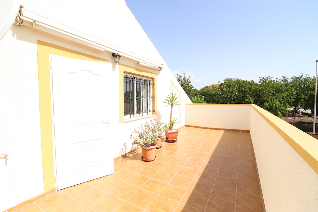 MAISON DE VILLE À TORRE DE LA HORADADA À 400 MÈTRES DE LA PLAGE AVEC TERRAIN, SOLARIUM ET POSSIBILITÉ DE PISCINE