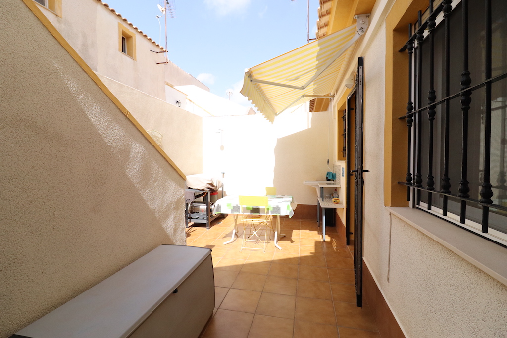 MAISON DE VILLE À TORRE DE LA HORADADA À 400 MÈTRES DE LA PLAGE AVEC TERRAIN, SOLARIUM ET POSSIBILITÉ DE PISCINE