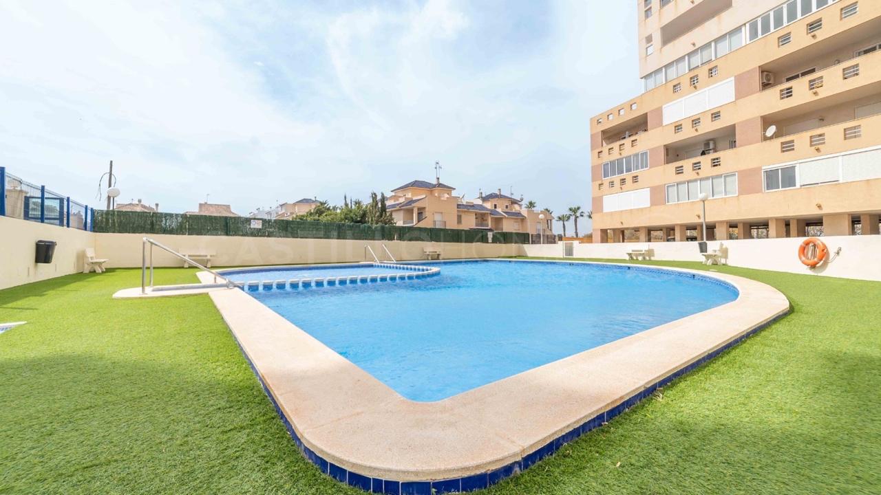 APARTAMENTO REFORMADO A 80 METROS DE LA PLAYA EN TORREVIEJA, ZONA LA VELETA