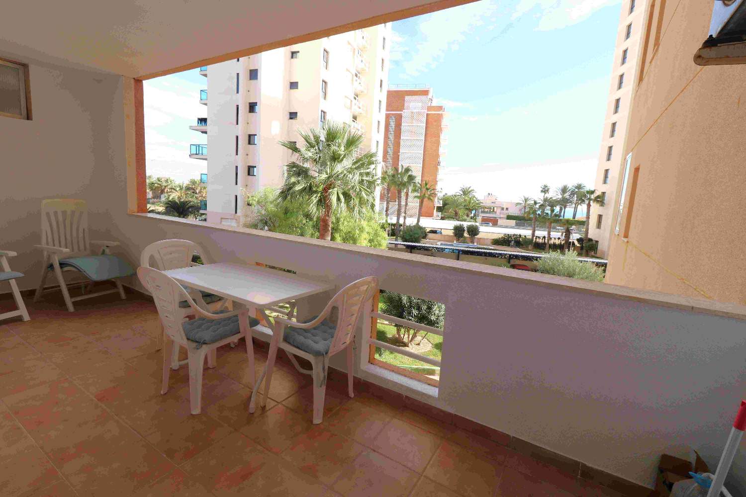 APARTAMENTO REFORMADO A 80 METROS DE LA PLAYA EN TORREVIEJA, ZONA LA VELETA