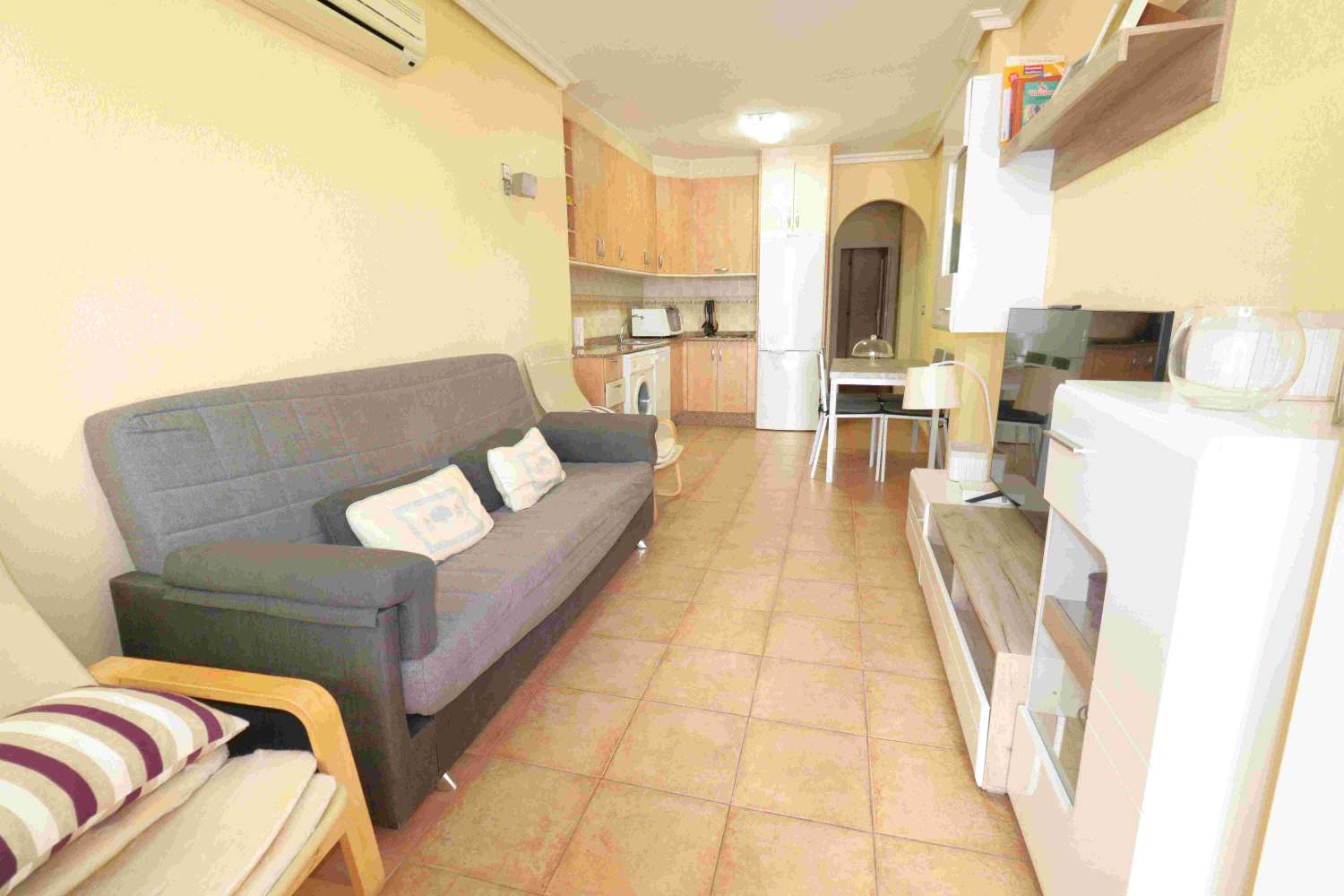 APPARTEMENT À TORREVIEJA, QUARTIER ACEQUIÓN, PROCHE DE LA MER ET DES SERVICES