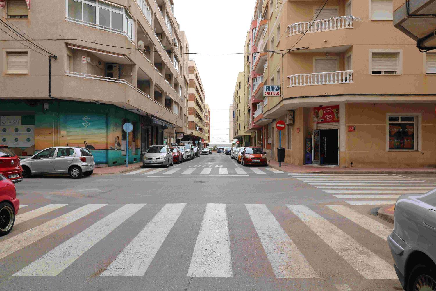 APPARTEMENT À TORREVIEJA, QUARTIER ACEQUIÓN, PROCHE DE LA MER ET DES SERVICES