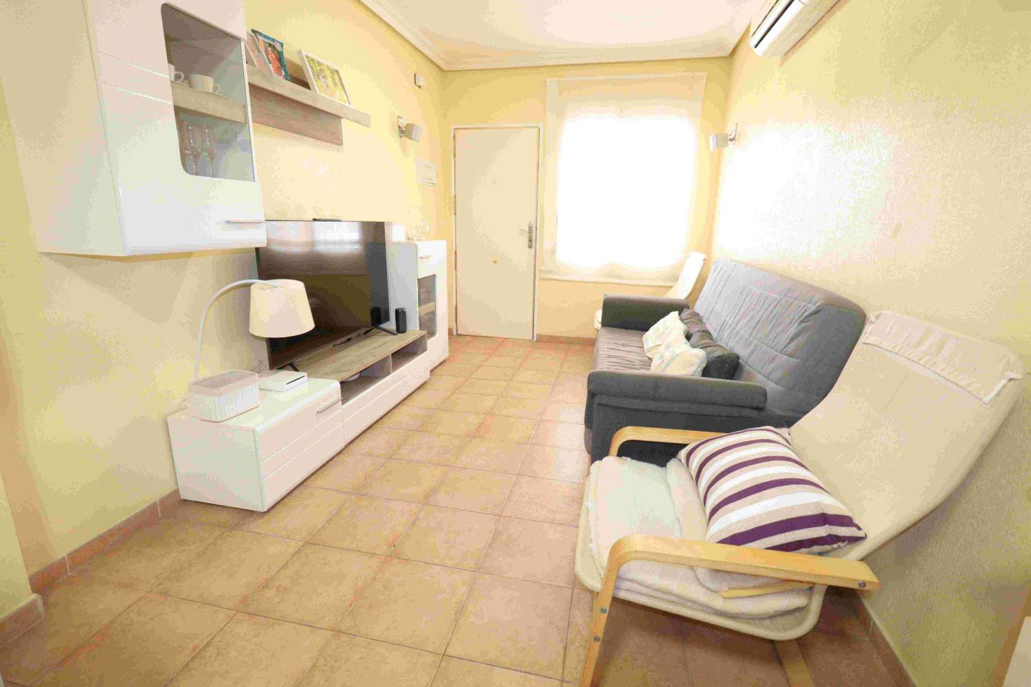 APPARTEMENT À TORREVIEJA, QUARTIER ACEQUIÓN, PROCHE DE LA MER ET DES SERVICES