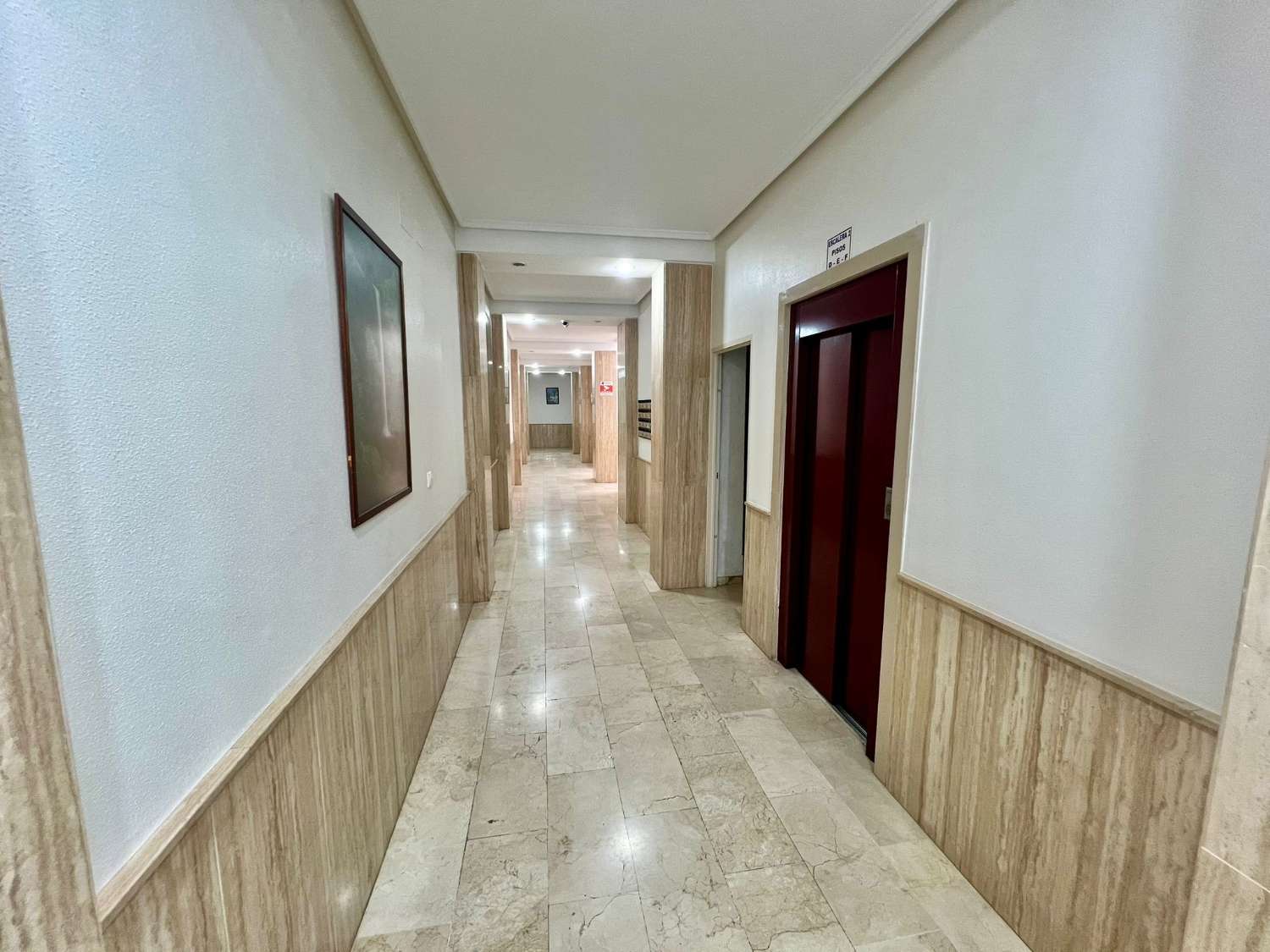 APPARTEMENT MODERNE DANS LE CENTRE DE TORREVIEJA, PRÈS DU PARC DE L’ESTACIÓ