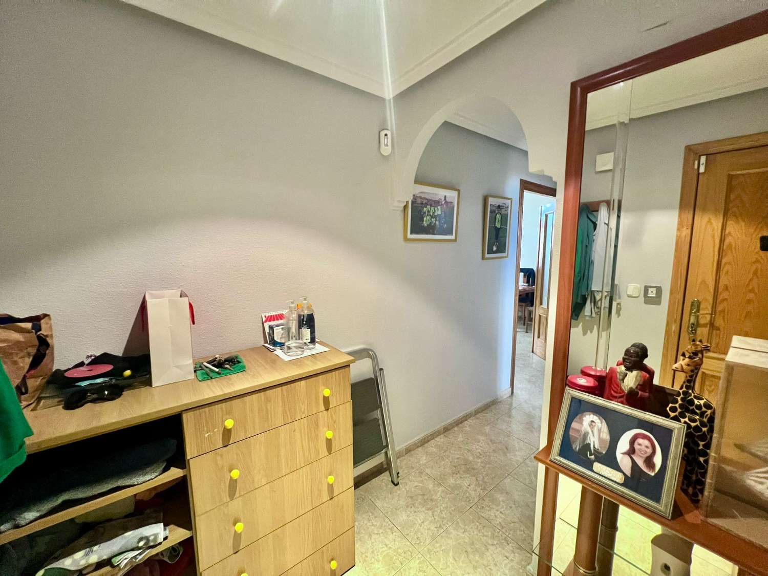 APPARTEMENT MODERNE DANS LE CENTRE DE TORREVIEJA, PRÈS DU PARC DE L’ESTACIÓ